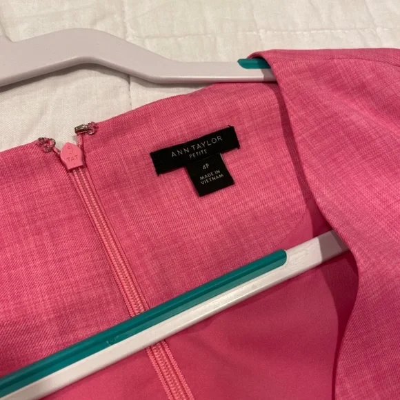 Ann Taylor Pink Knee Length Wrap Dress Size 4 Petite - Picture 3 of 5